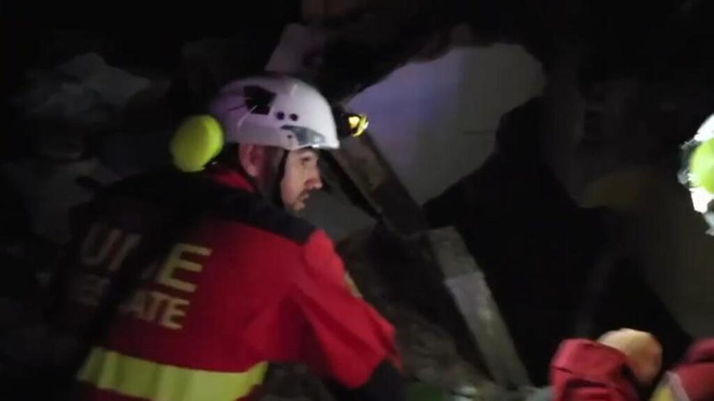 Efectivos de la Unidad Militar de Emergencias (UME), en La Guaira, una de las zonas más afectadas por el terremoto de Venezuela.