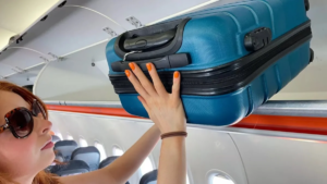 La Unión Europea prohíbe a las aerolíneas cobrar cargos adicionales por el equipaje de mano