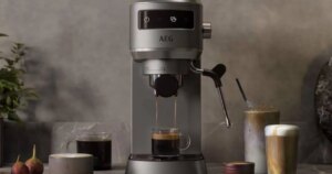 La cafetera Espresso AEG EC6-1-6ST cae de precio en Amazon con un descuento difícil de igualar
