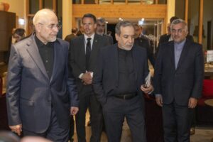 La desconfianza iraní marca la primera jornada de negociaciones con EEUU en Suiza – AlbertoNews