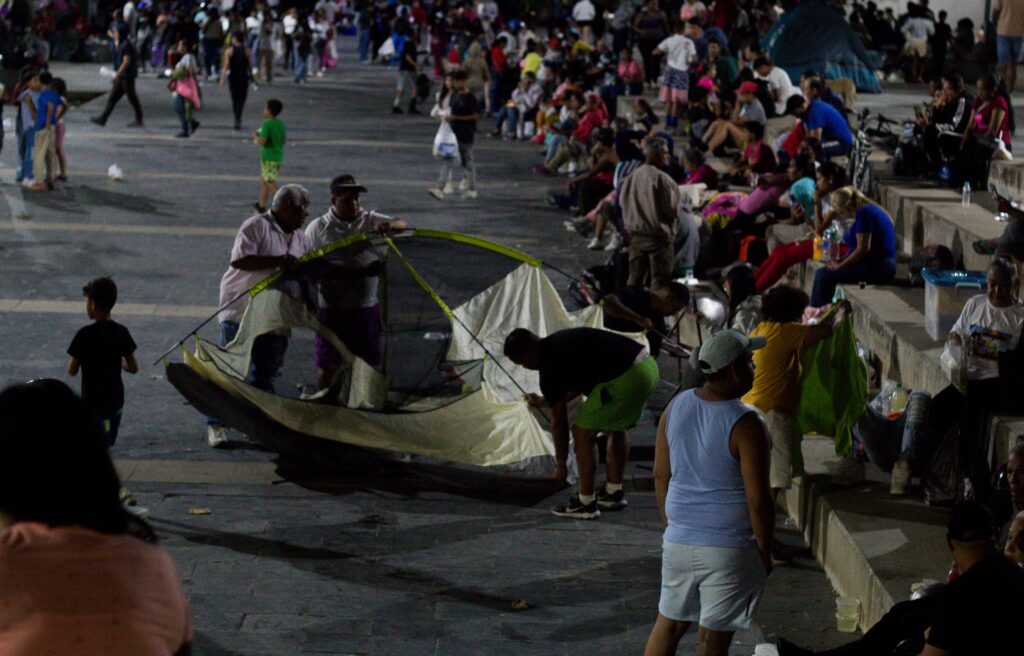 La incertidumbre de vivir en la calle, una noche en Caracas luego del terremoto
