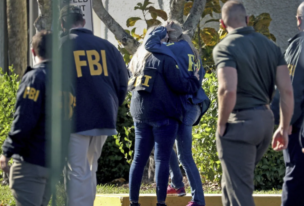 La nueva lista de los 10 más buscados por el FBI: ¿quiénes son y qué hicieron?