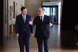 La prioridad nacional en CyL excluye del acceso a prestaciones a los irregulares salvo en «supuestos de urgencia vital» | europapress.es