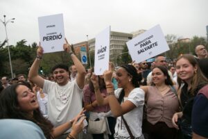 Las estrellas del pop divulgan la palabra de Dios, el nuevo púlpito de la Iglesia