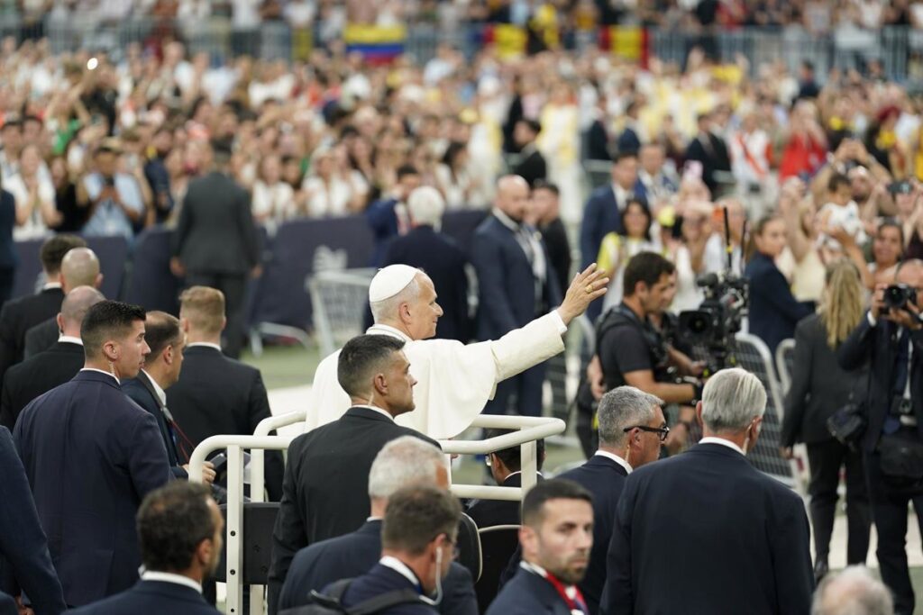 León XIV en el Bernabéu: "¡Hoy la Iglesia de Madrid ha hecho un golazo para siempre!"