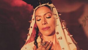 Lila Downs presenta Cambias mi mundo con colaboraciones