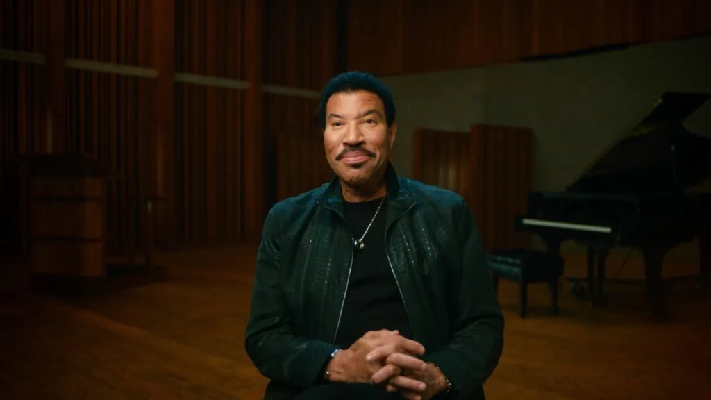 Lionel Richie interrumpió su primer concierto de la gira tras sufrir una descompensación en pleno escenario