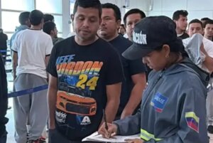 Llegan al país 259 venezolanos procedentes de EEUU