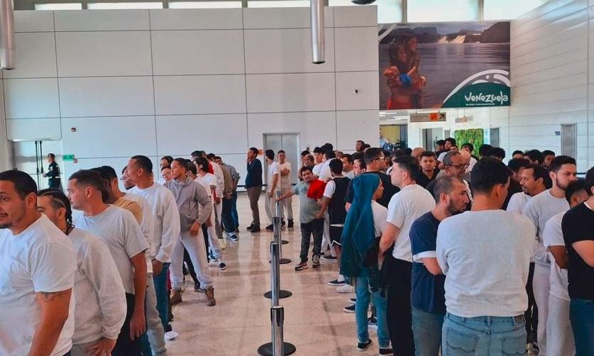 Llegó a Maiquetía un nuevo vuelo con más de 120 migrantes venezolanos deportados de EEUU
