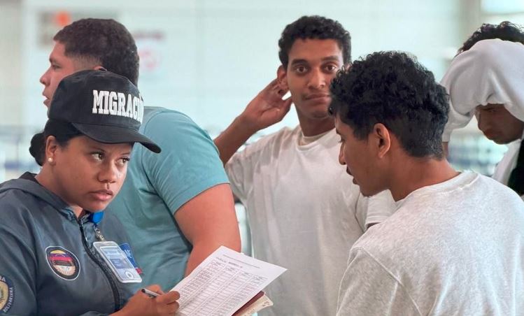 Llegó a Maiquetía un nuevo vuelo con más de 130 migrantes venezolanos deportados de EEUU