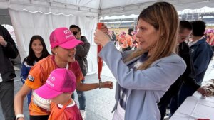 ‘Lo que no sanamos termina gobernándonos’: Carolina Hoyos reflexiona sobre su libro ‘La felicidad imperfecta’
