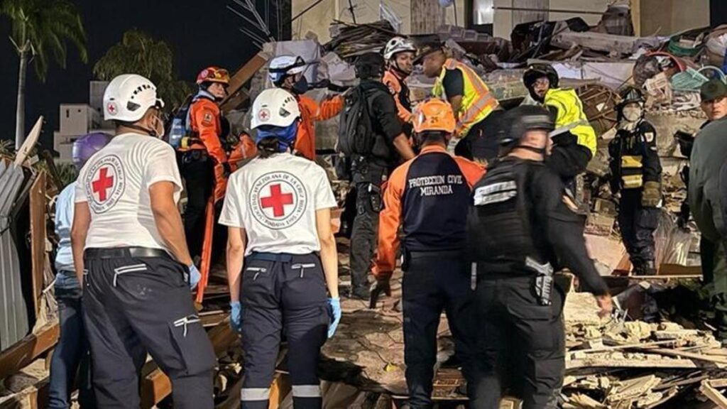 Imagen de los voluntarios ayudando tras los terremotos de Venezuela.