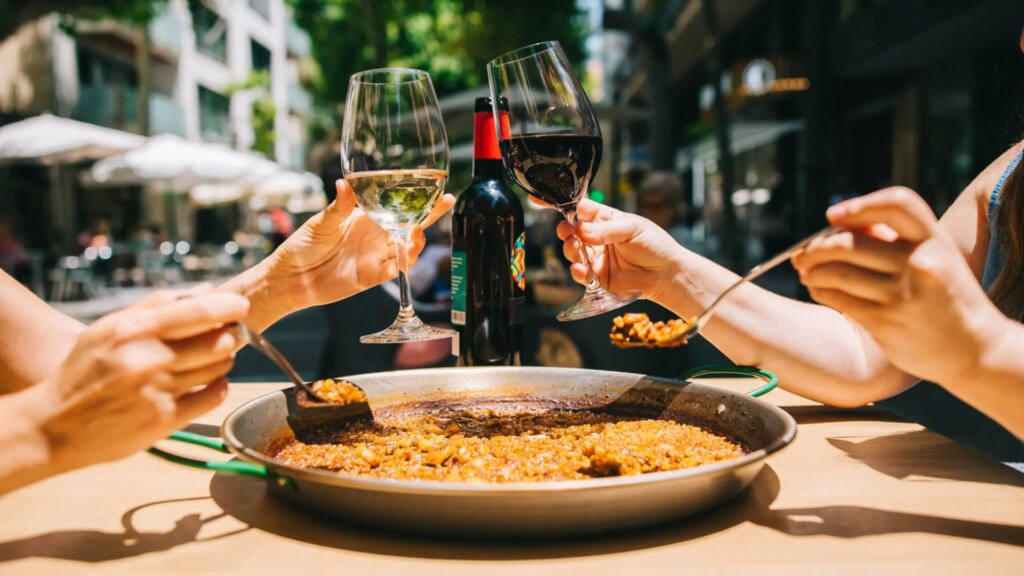 Los chefs con Estrella Michelin coinciden: para hacer la paella perfecta, el fuego tiene que estar alto durante los primeros cinco minutos