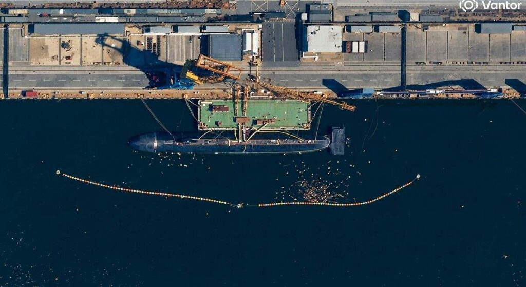 Los satélites captan lo nunca visto: China lanza al mar una criatura submarina que desafía las leyes de la ingeniería naval