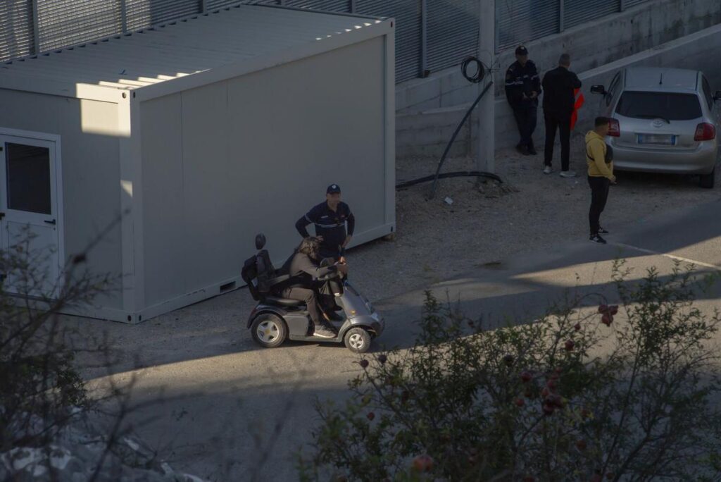 Centro de migrantes en Gjader, Albania.
