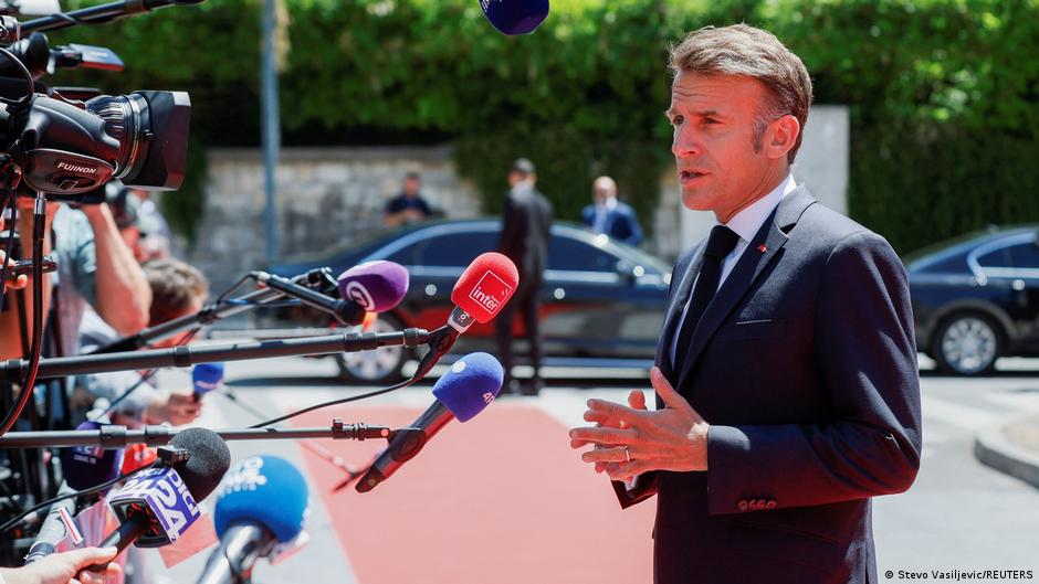 Macron critica que UE costee centros de retorno de migrantes