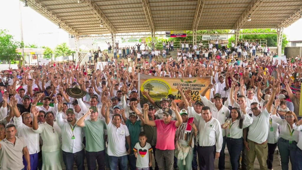 Más de 600 familias campesinas de Montelíbano (Córdoba) reciben 1.254 hectáreas tras más de tres décadas de espera