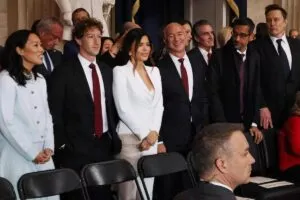 «Me están besando el culo»: Trump se burló de dos millonarios tecnológicos por acercarse a él tras años de críticas | elperiodico.com