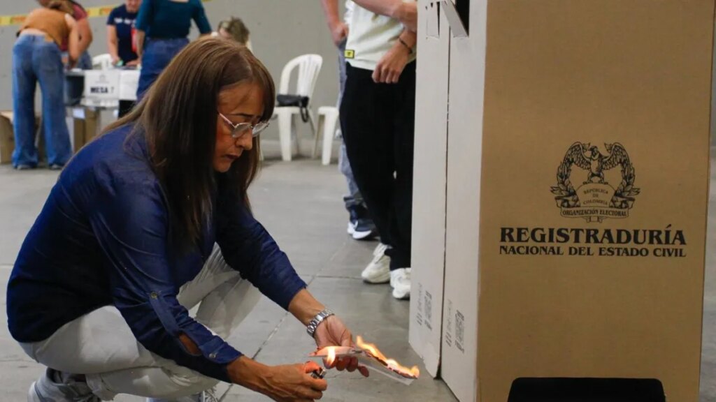 Medellín tras el cierre de las urnas: un voto fue quemado en el punto de votación