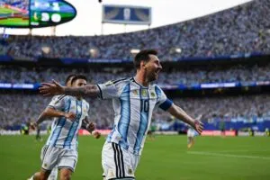 Messi anotó tres y es el máximo goleador en los mundiales: Argentina ganó a Argelia 3-0