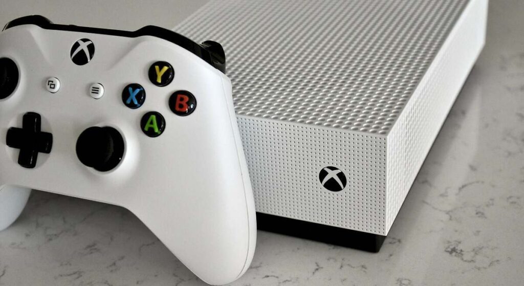 Microsoft da un giro a su estrategia en videojuegos: menos IA, volver a las consolas y controlar los precios