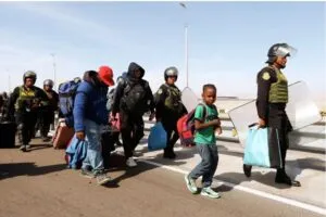 Mientras millones huyeron de Venezuela, el régimen de Delcy Rodríguez pide respeto para los refugiados