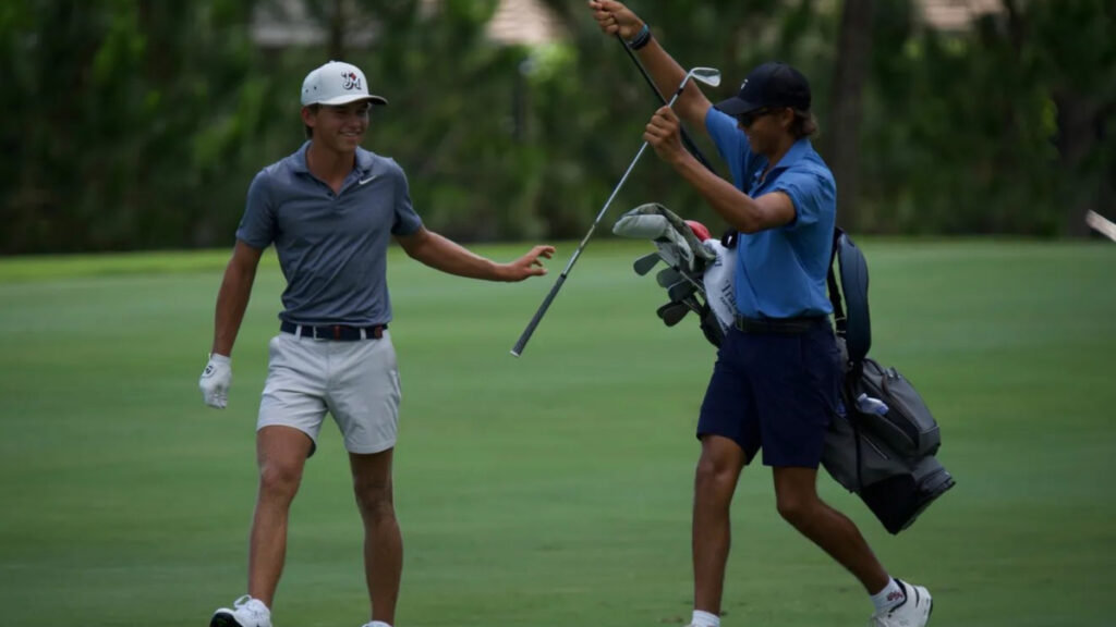 Miles Russell de 17 años se clasifica para el US Open con el hijo de Tiger como caddie