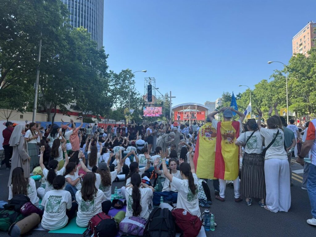 Miles de jóvenes esperan al Papa en Plaza de Lima: "Estoy un poco fría con Dios y quiero reencontrarme con él"