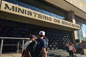 Ministerio de Educación confirma cuándo culmina el año escolar