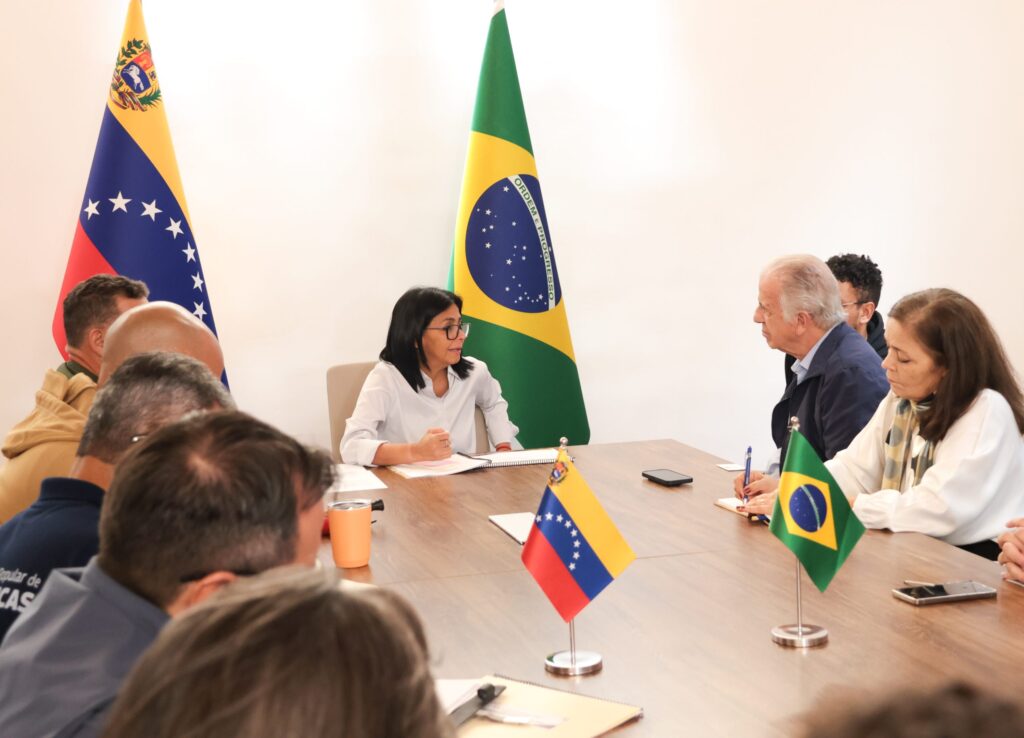 Ministro de Defensa de Brasil visitó Venezuela para ampliar la ayuda tras los terremotos