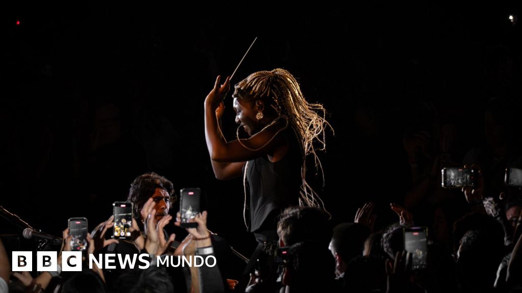 «Miraba dónde vivía y pensaba: ¿cómo eso va a pasar?»: el inesperado éxito de Yudi Heredia, la música cubana que conquistó a Rosalía y dirige la orquesta del Lux Tour