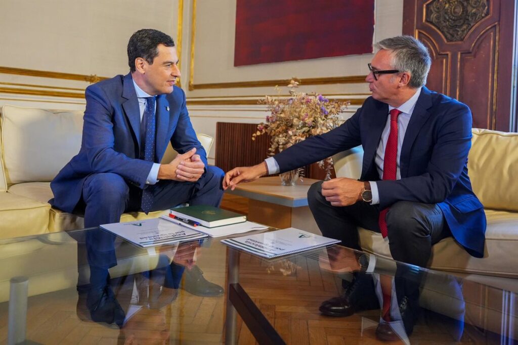 Moreno mantiene su primera reunión con Vox tras el 17M para un "posible acuerdo de gobernabilidad" en Andalucía