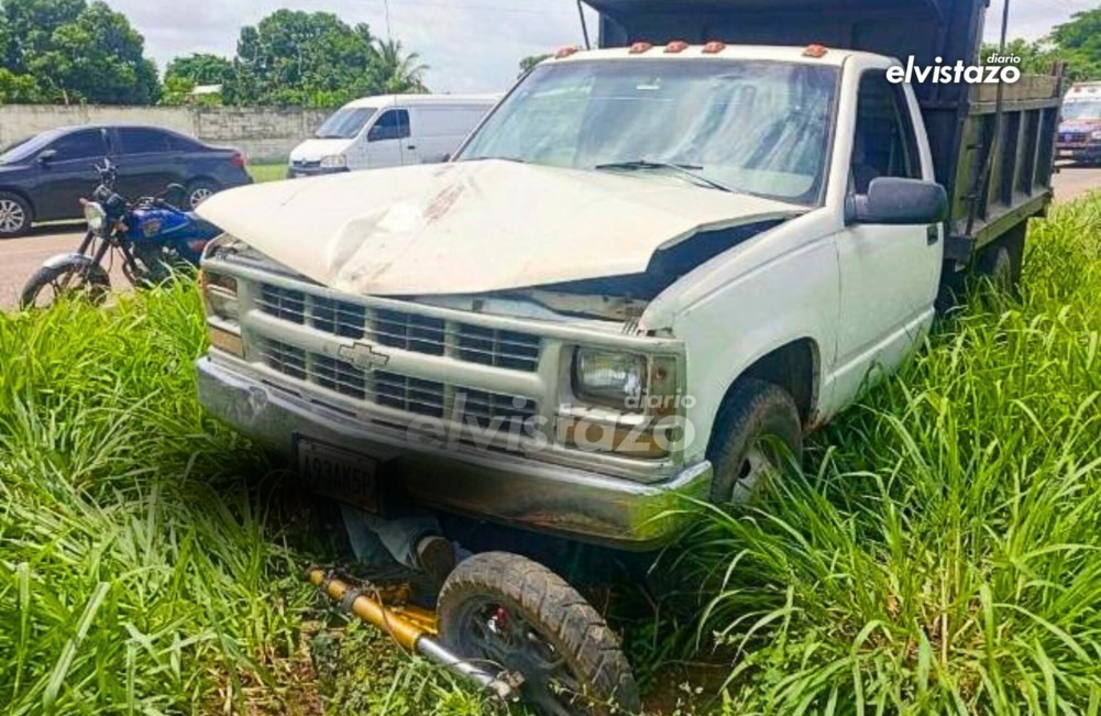 Motorizado de 51 años de edad murió en la vía El Tigre - Pariaguán tras colisionar con un camión