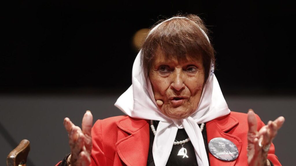 Fallece Taty Almeida, una de las fundadoras de Madres de Plaza de Mayo de Argentina