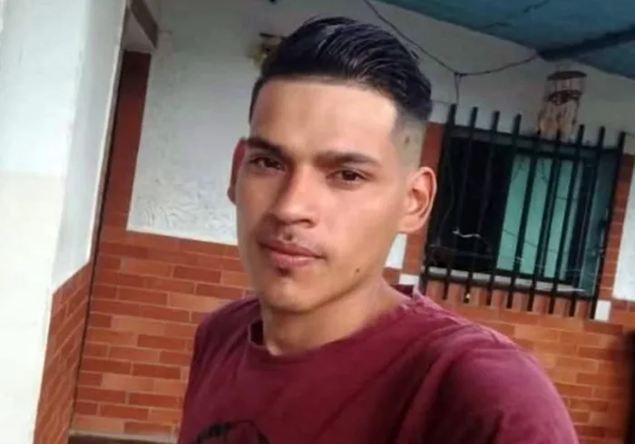 Muere motorizado tras caer por un barranco