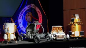 Niño hondureño en campamento espacial formativo de la NASA