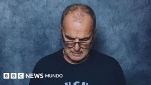 «No soy modelo»: Marcelo Bielsa se niega a mirar a la cámara en la sesión fotográfica de la FIFA para el Mundial 2026
