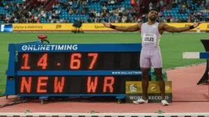 Noah Lyles tiene su récord del mundo
