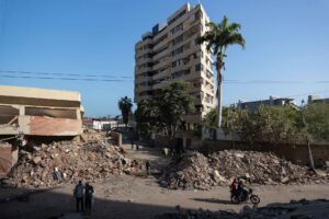 Nuevo milagro en Venezuela: Rescatan con vida a un niño entre los escombros en La Guaira cinco días después de los terremotos – AlbertoNews