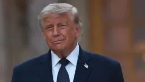 ORIENTE PRÓXIMO | Trump firma el acuerdo de entendimiento entre EEUU e Irán durante su vista a Versalles | elperiodico.com
