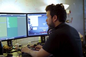 Obsidian se enfrenta a una demanda por no pagar acorde a las leyes de California