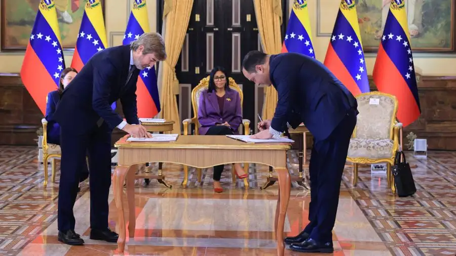 PDVSA y Repsol firman Memorando de Entendimiento