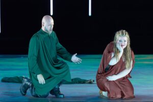 Paco Azorín invoca a Kubrick para una ‘Aida’ en el Maestranza que acaba traicionando su propio lema