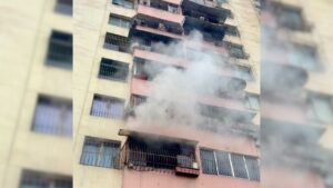 Pánico por incendio en apartamento en Los Teques
