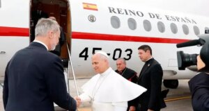 Papa León XIV llega a Roma tras avería de avión en viaje a España