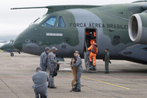 Parte misión humanitaria brasileña hacia Venezuela con 36 bomberos y 12 toneladas de carga – AlbertoNews