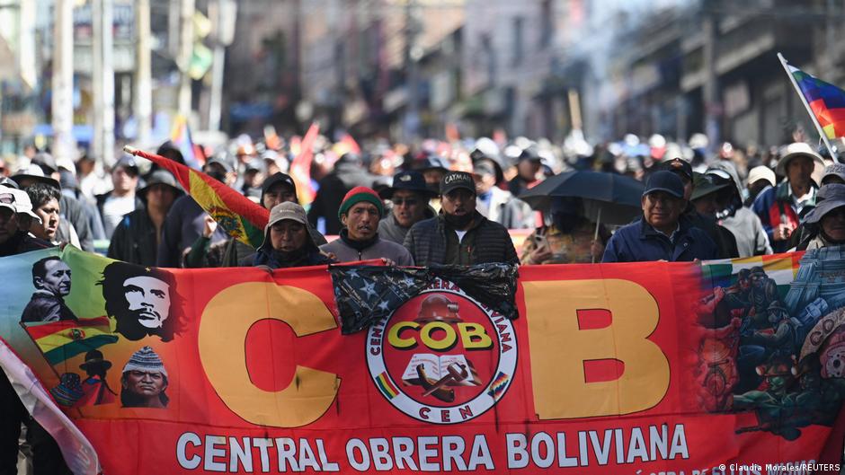Paz dice que diálogo levanta algunos bloqueos en Bolivia
