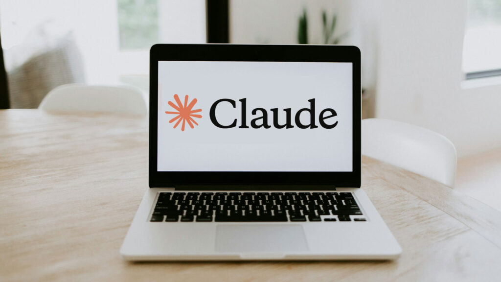 Polémica con Claude por su nueva política de privacidad: ¿Comparte tu DNI y datos personales con la Policía?
