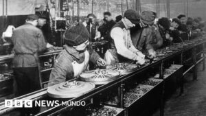 Por qué Henry Ford creó la semana laboral de 5 días hace 100 años y cómo la medida impactó al mundo