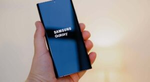 Por qué aparece un pequeño punto parpadeante en la pantalla de tu teléfono Samsung